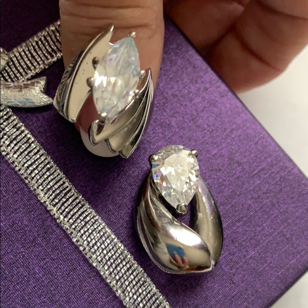 Bold - Chic & Classy Pendant & Ring💗